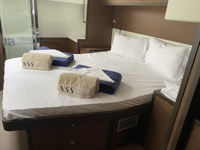Book yachts online - catamaran - Lagoon 52F (5 cab) - Big Daddy - rent