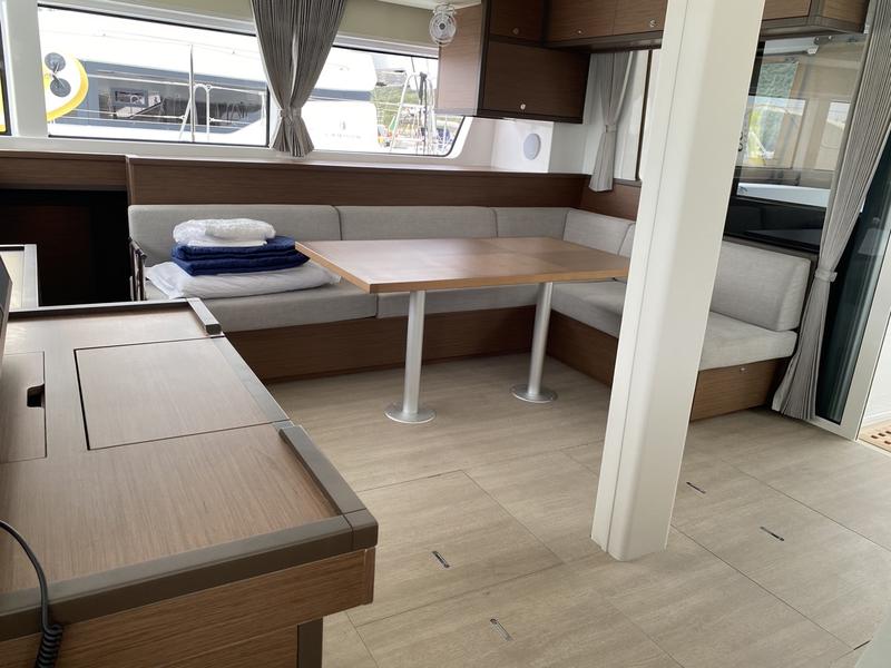 Book yachts online - catamaran - Lagoon 52F (5 cab) - Big Daddy - rent