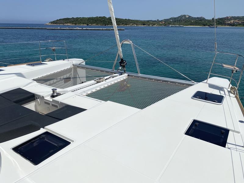 Book yachts online - catamaran - Lagoon 52F (5 cab) - Naka (A/C, WM, Generator, Inverter, Tender Lift) - rent