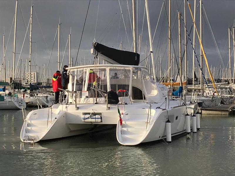 Book yachts online - catamaran - Lagoon 380 - Naos (Watermaker) - rent