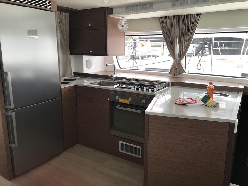 Book yachts online - catamaran - Lagoon 52F - 6 cab - Dugongo II (SXM) (6 cab + 1 crew) (A/C, WM, Generator, Inverter, Tender Lift) - rent