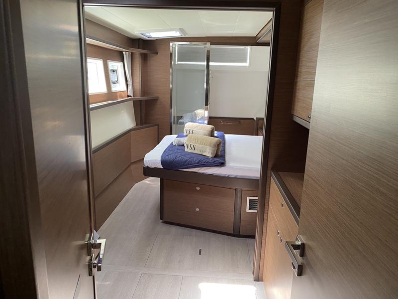 Book yachts online - catamaran - Lagoon 52F (5 cab) - Naka (TOR) - rent