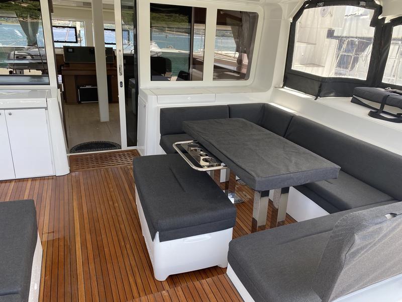 Book yachts online - catamaran - Lagoon 52F (5 cab) - Naka (TOR) - rent