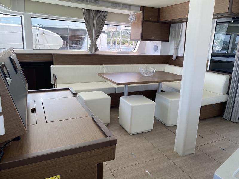 Book yachts online - catamaran - Lagoon 52F (5 cab) - Naka (TOR) - rent