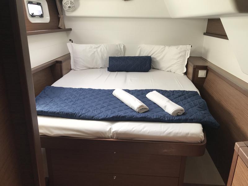 Book yachts online - catamaran - Lagoon 450F - Cor Caroli (A/C, WM, Generator, Inverter) - rent
