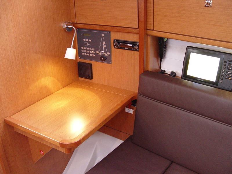 Book yachts online - sailboat - Bavaria Cruiser 33 - Kleeia - rent