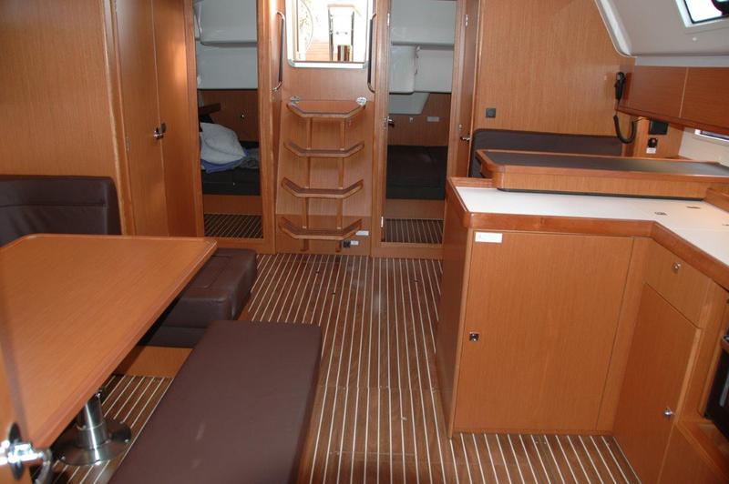 Book yachts online - sailboat - Bavaria Cruiser 51 - Astra - rent