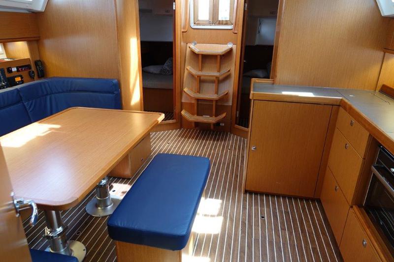 Book yachts online - sailboat - Bavaria Cruiser 46 - Dione - rent