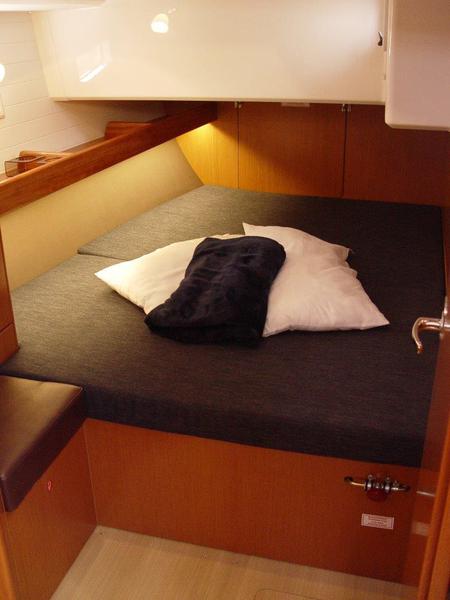 Book yachts online - sailboat - Bavaria Cruiser 46 - Dione - rent