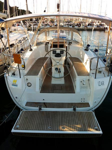 Book yachts online - sailboat - Bavaria Cruiser 32 - Izar - rent
