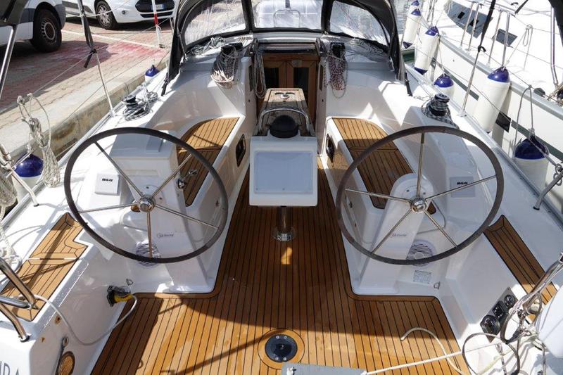 Book yachts online - sailboat - Bavaria Cruiser 34 - Nashira - rent