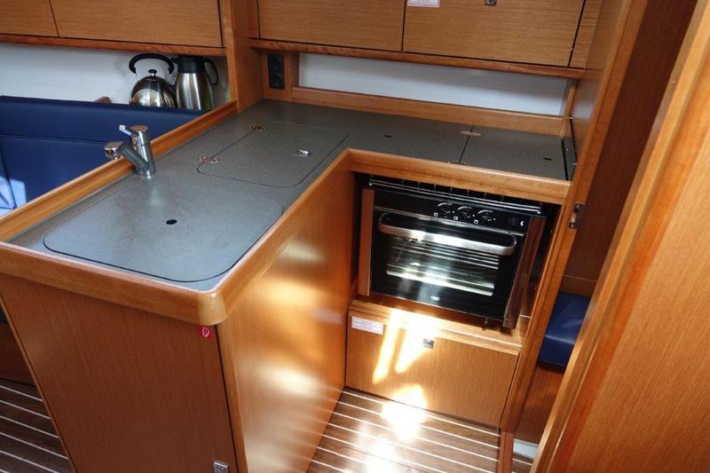 Book yachts online - sailboat - Bavaria Cruiser 34 - Nashira - rent