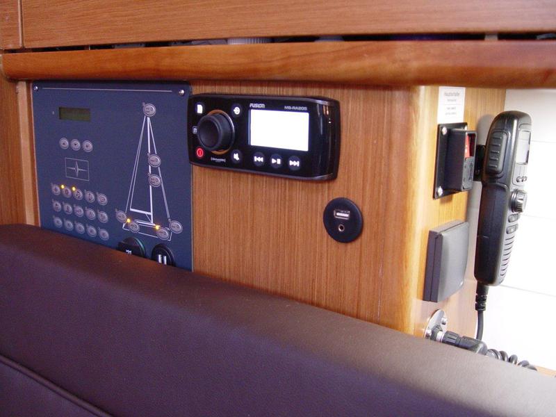 Book yachts online - sailboat - Bavaria Cruiser 34 - Merak - rent