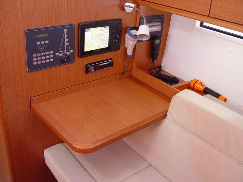 Book yachts online - sailboat - Bavaria Cruiser 37 - Venere - rent