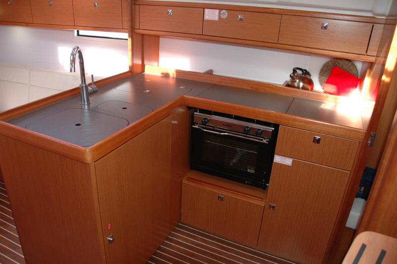Book yachts online - sailboat - Bavaria Cruiser 37 - Venere - rent