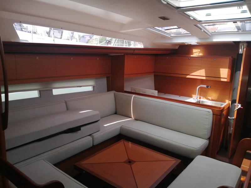 Book yachts online - sailboat - Dufour 520 Grand Large - Moscow Mule  - rent