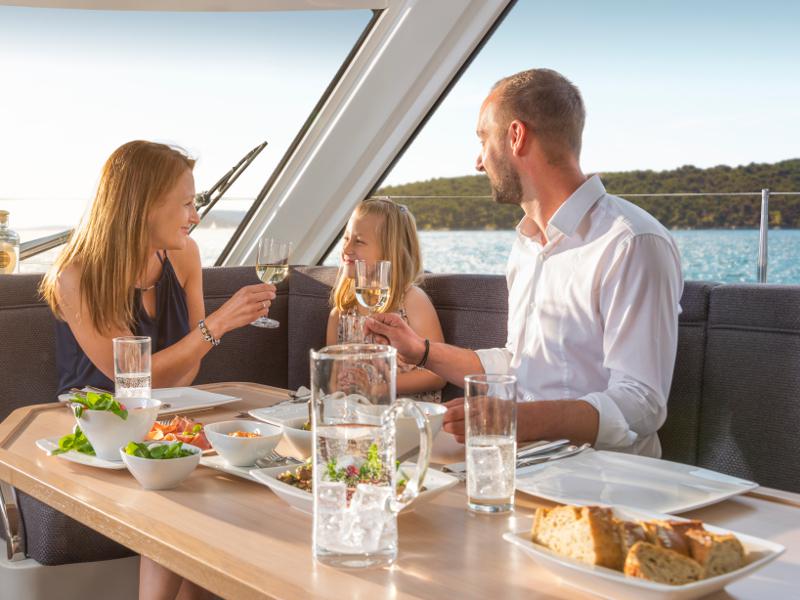 Book yachts online - motorboat - Bavaria E40 Sedan - Thea-Marie - rent