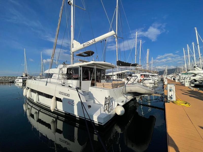 Book yachts online - catamaran - Bali 4.3  Shadow Line - Shadow Line - rent