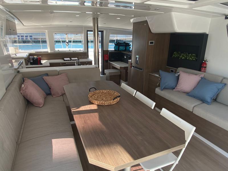 Book yachts online - catamaran - Bali 4.2 - aMare - rent