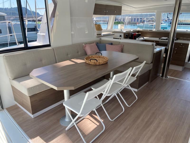Book yachts online - catamaran - Bali 4.2 - aMare - rent