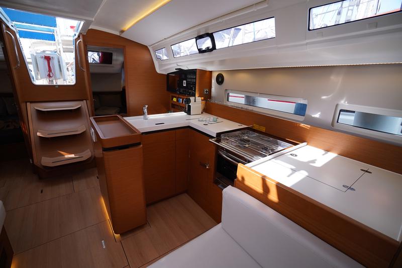 Book yachts online - sailboat - Sun Odyssey 410 - Free Me - rent