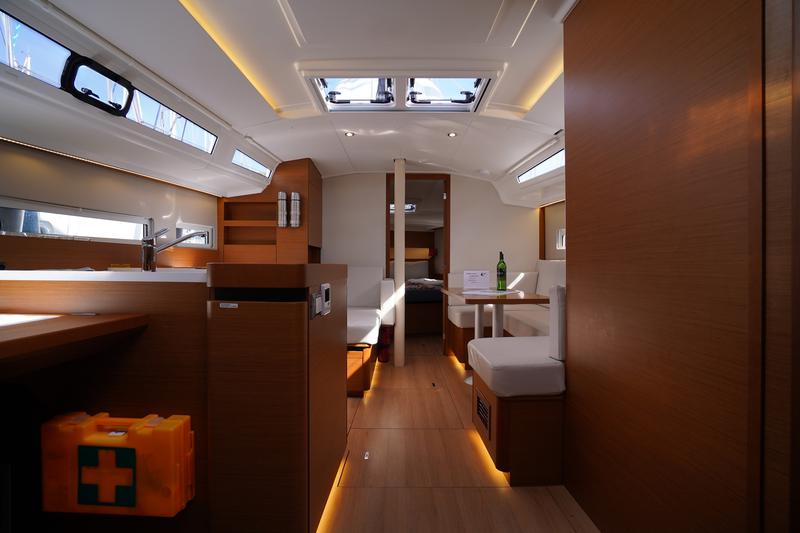 Book yachts online - sailboat - Sun Odyssey 410 - Free Me - rent