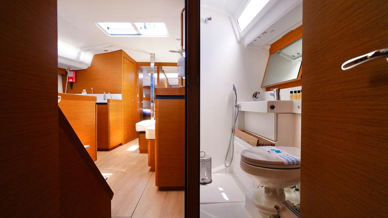 Book yachts online - sailboat - Sun Odyssey 440 - 4 Cabins - Happy Day - rent