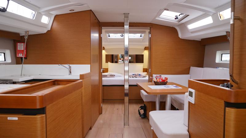 Book yachts online - sailboat - Sun Odyssey 440 - 3 Cabins - White Marlin - rent