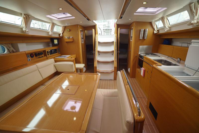 Book yachts online - sailboat - Sun Odyssey 44 i - Night &amp; Day - rent
