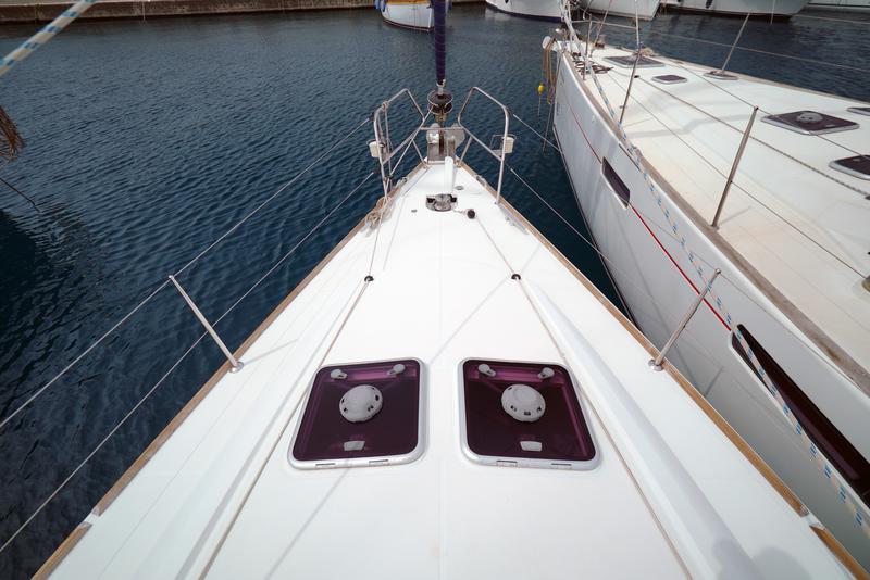 Book yachts online - sailboat - Sun Odyssey 44 i - Night &amp; Day - rent