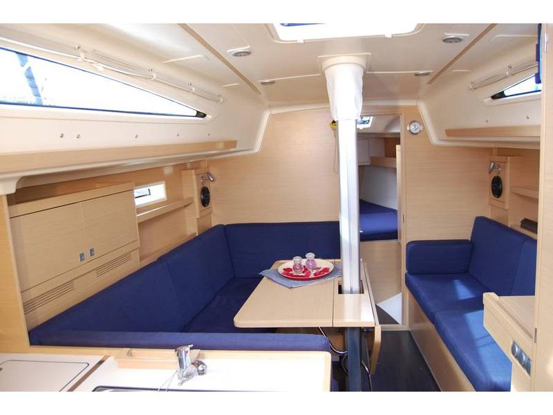 Book yachts online - sailboat - Elan 350 - Footlose - rent