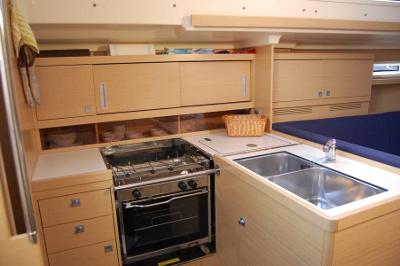 Book yachts online - sailboat - Elan 350 - Footlose - rent