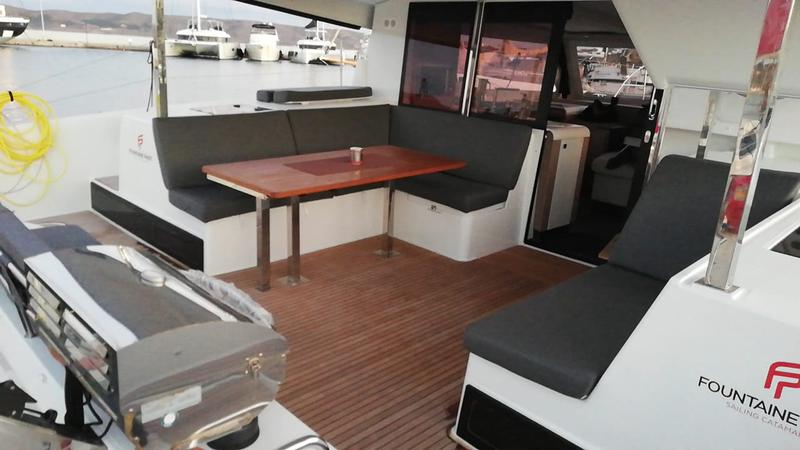 Book yachts online - catamaran - Isla 40 - Carpe Vitam - rent