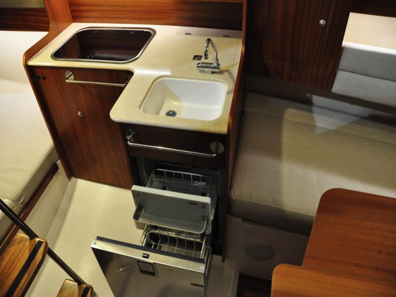 Book yachts online - sailboat - Maxus evo 24 Standard - KOMEDIA - rent