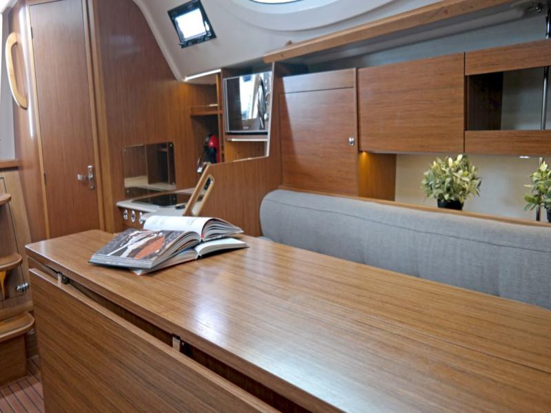 Book yachts online - sailboat - Maxus 33.1 RS Prestige - Himara - rent