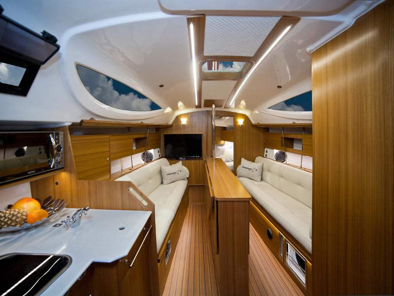 Book yachts online - sailboat - Maxus 33.1 RS Prestige - Wind Rose - rent