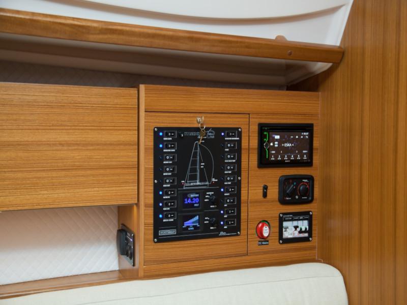 Book yachts online - sailboat - Maxus 33.1 RS Prestige - MIDNIGHT SUN - rent