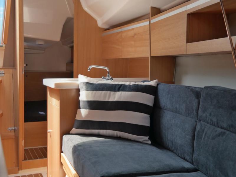 Book yachts online - sailboat - Maxus 26 Prestige 8/1 - ALMERIA - rent