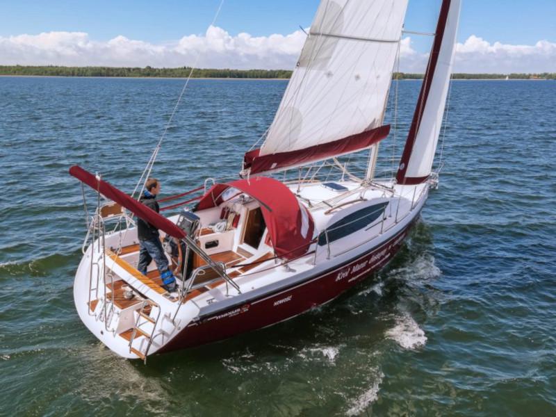 Book yachts online - sailboat - Maxus 33.1 RS Prestige - FROZEN WATER - rent