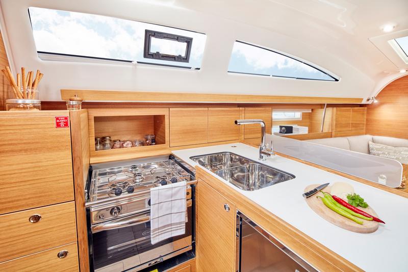Book yachts online - sailboat - Elan Impression 40.1 - Liana - rent