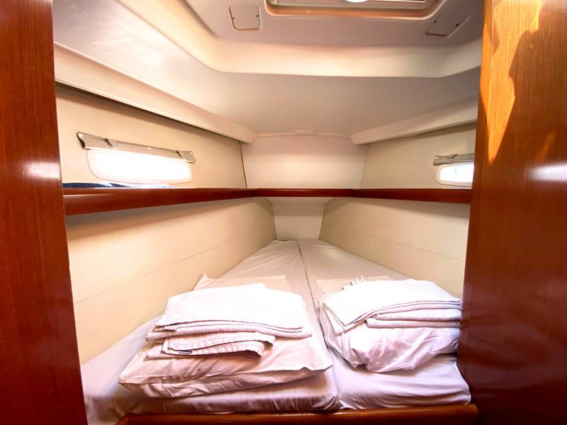 Book yachts online - sailboat - Oceanis 43 - Serenity - rent