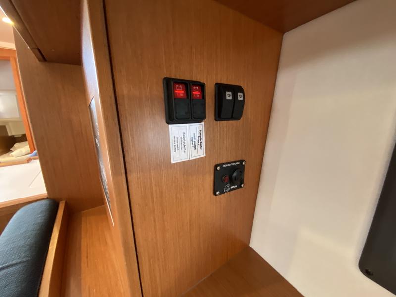 Book yachts online - sailboat - Bavaria C42 - Aeolus - rent