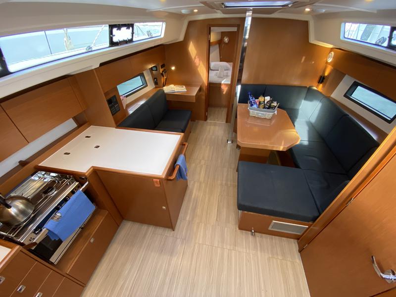 Book yachts online - sailboat - Bavaria C42 - Aeolus - rent