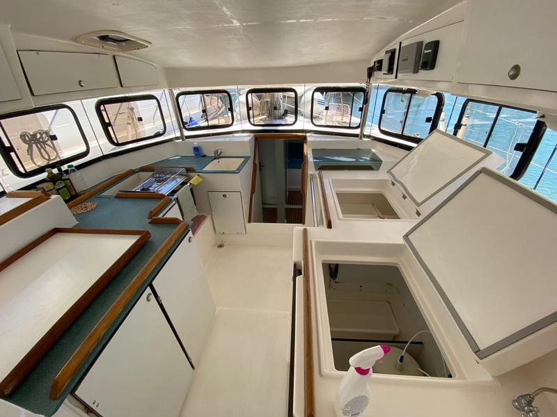 Book yachts online - sailboat - Atoll 6 - ISLAND GIRL - rent