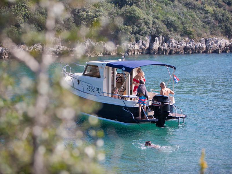 Book yachts online - motorboat - Leidi 660 - H3 - rent