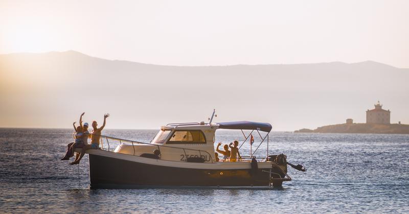 Book yachts online - motorboat - Leidi 660 - H4 - rent