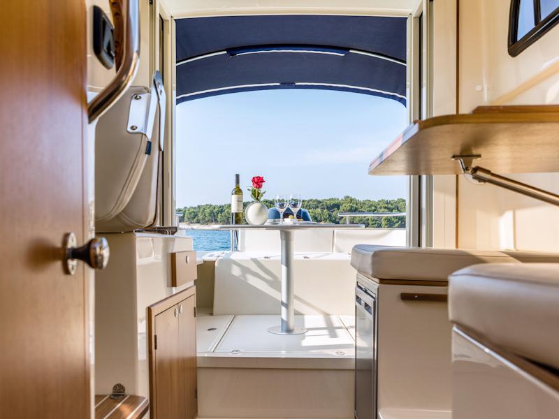 Book yachts online - motorboat - Leidi 660 - H1 - rent