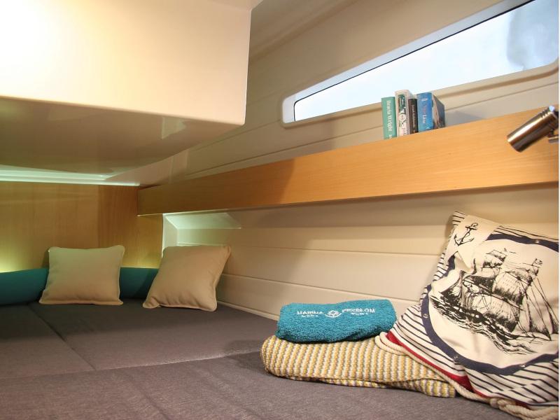 Book yachts online - motorboat - Platinum 989 - Platinum 989 Flybridge (Premiera) - rent
