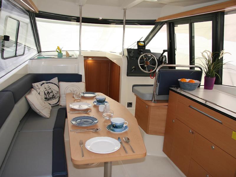Book yachts online - motorboat - Platinum 989 - Platinum 989 Flybridge (Premiera) - rent