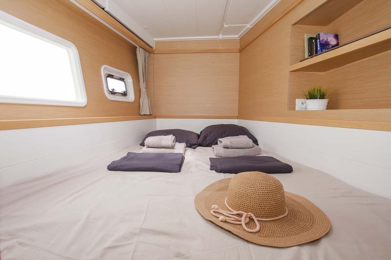 Book yachts online - catamaran - Lagoon 39 - U2 - rent
